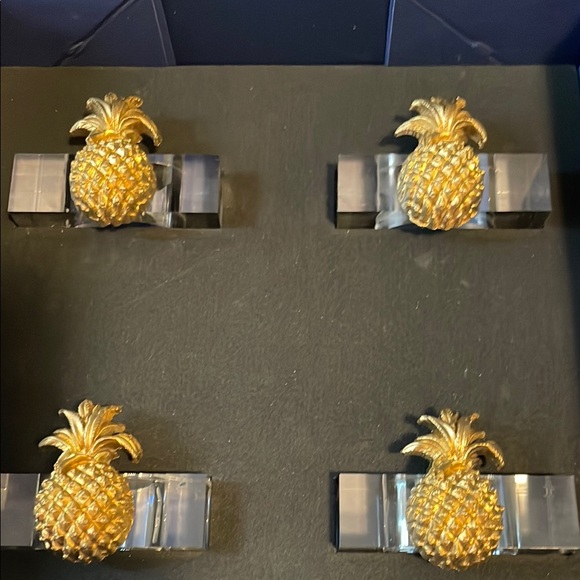 Southern tribute gold pineapple napkin rings 4pk. New 2 sets available - Picture 1 of 6
